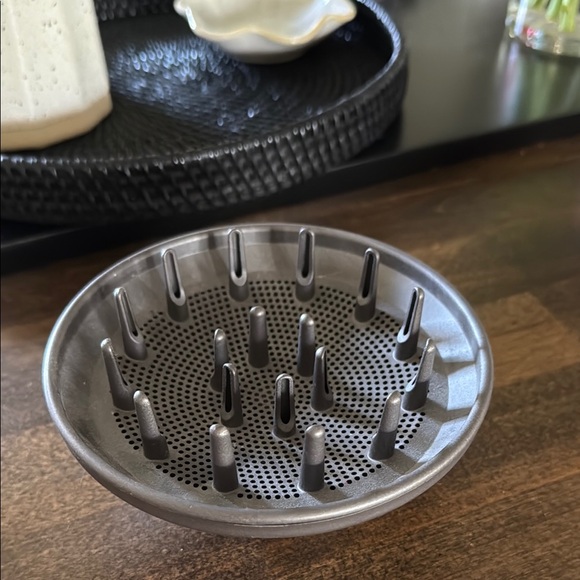 Dyson Diffuser Attachment - Picture 2 of 3